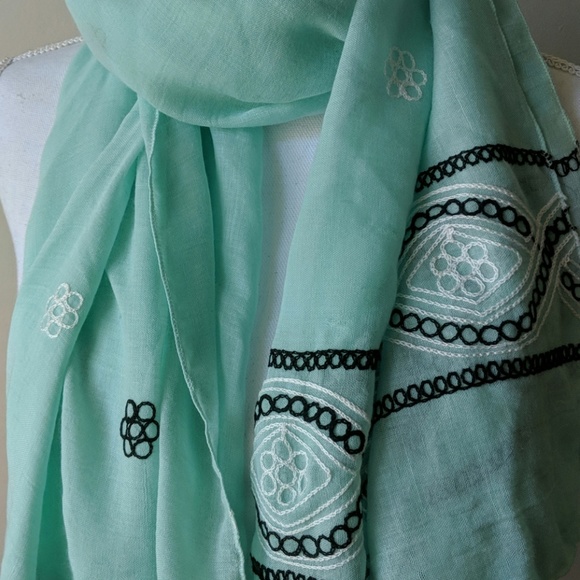 NWOT Sea foam green embroidered scarf - Picture 2 of 3